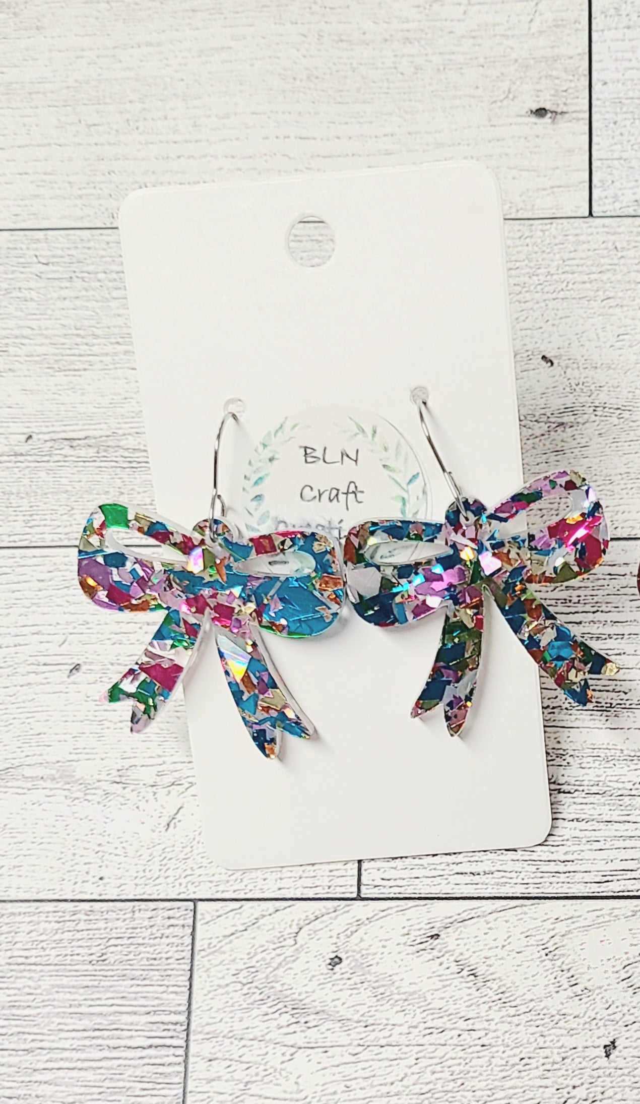 Bow shaped earrings