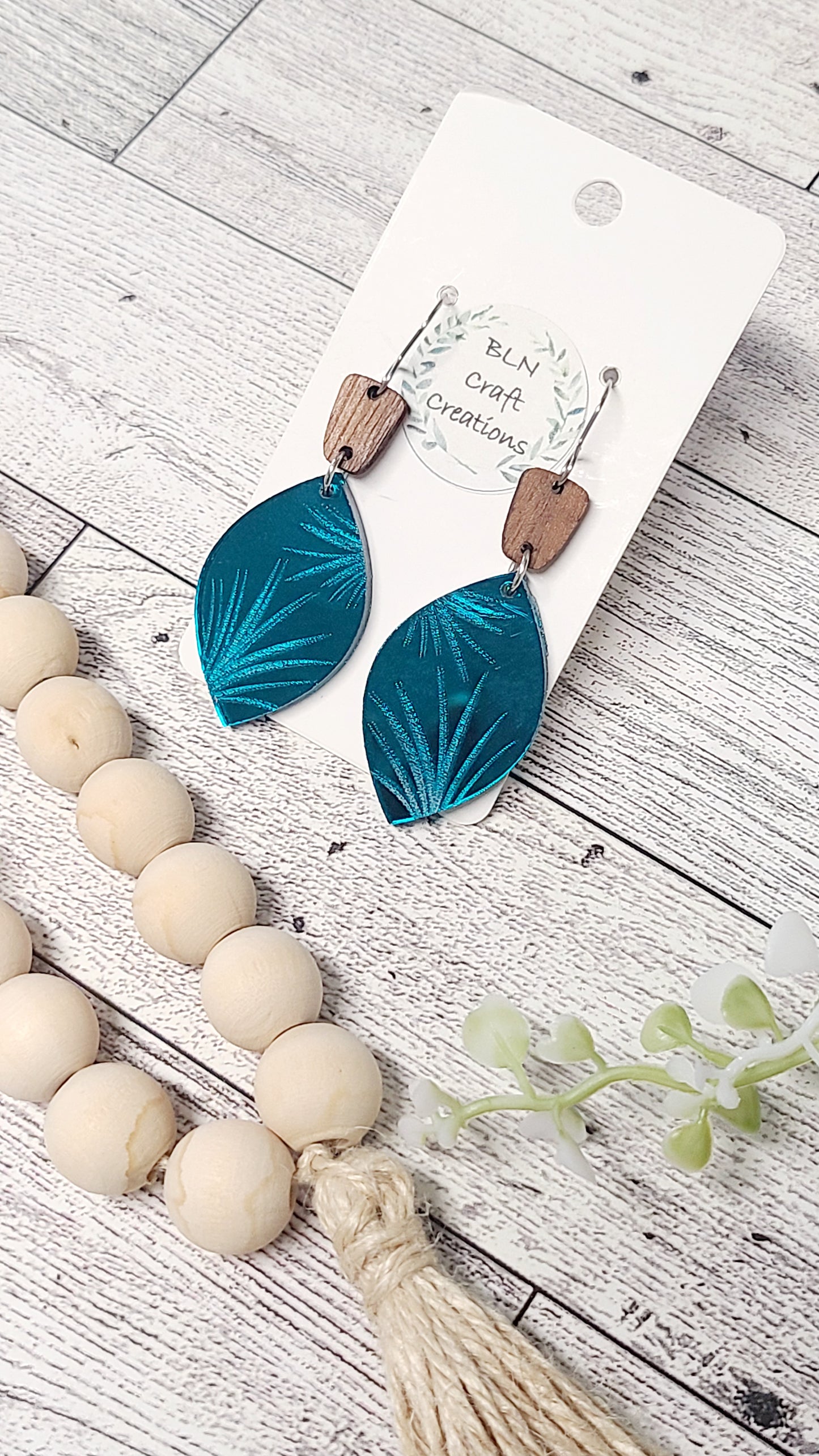 Petal engraved leaf earrings