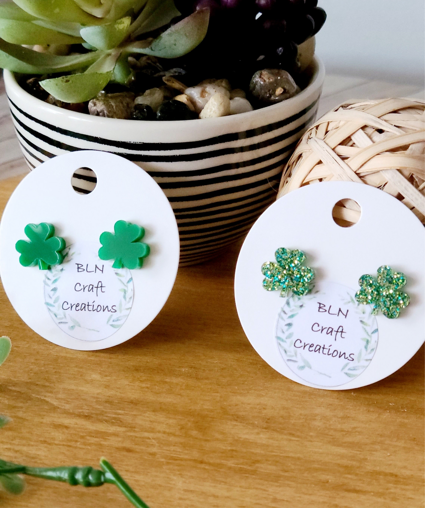 Clover stud earrings